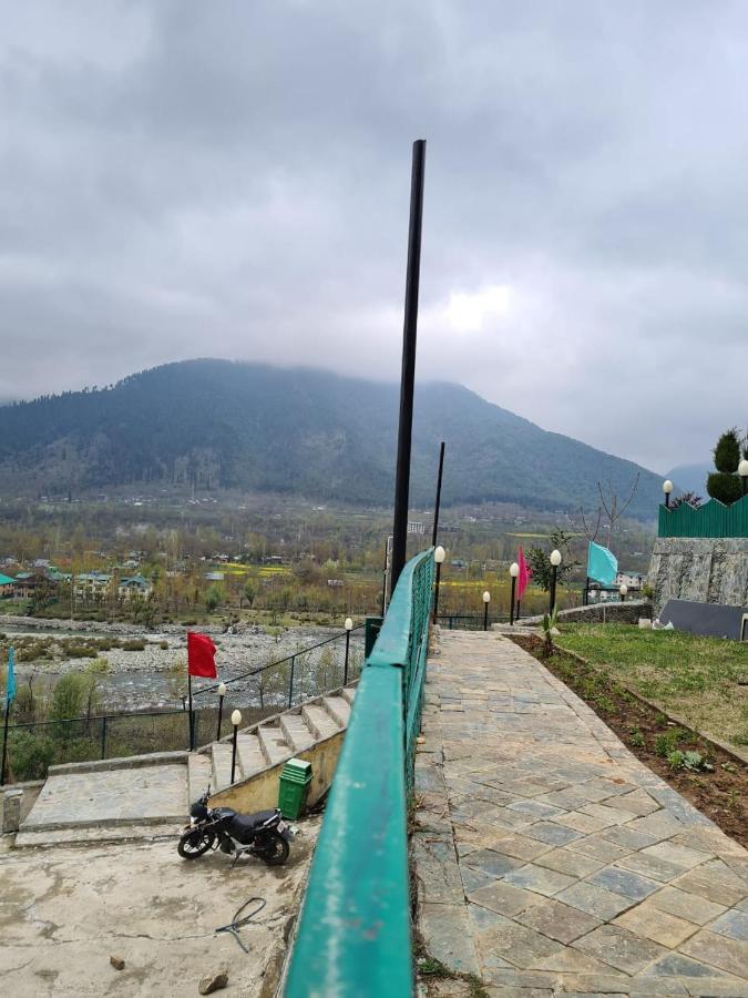 Srichan Resorts Pahalgam Exterior photo